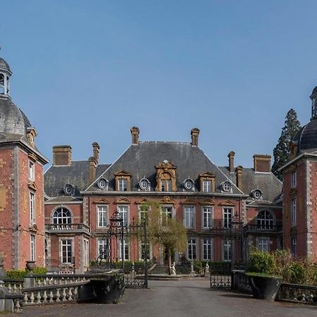 Domaine Du Chateau De La Neuville Tihange Exterior photo