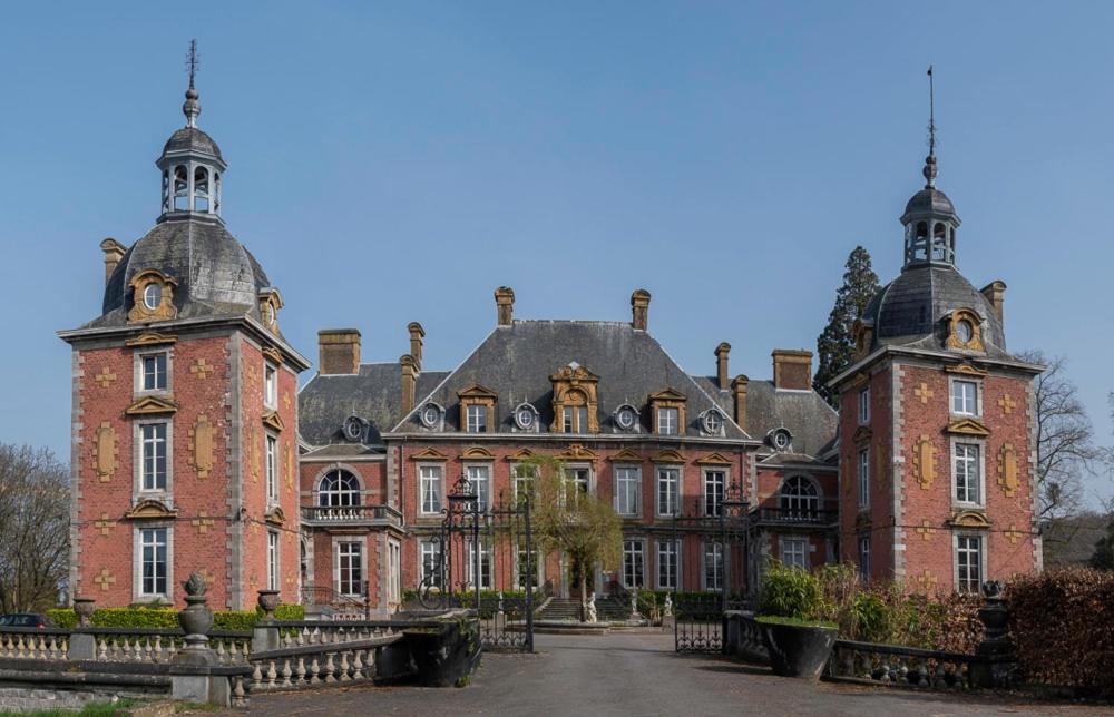 Domaine Du Chateau De La Neuville Tihange Exterior photo